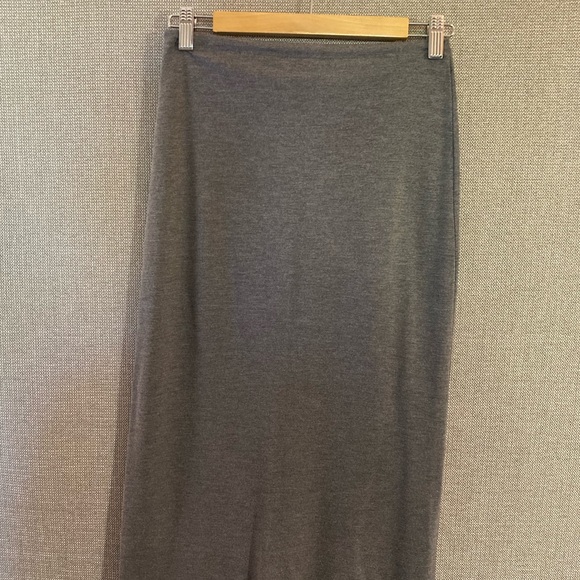 Long gray skirt - Picture 2 of 4